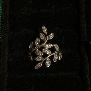 Pave diamond encrusted vine ring